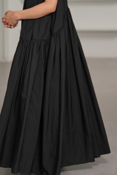 【5月末-6月中旬デリバリー予定】Nadia Black画像