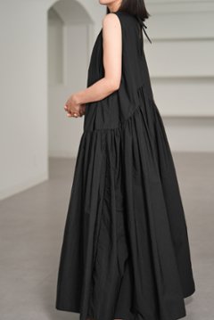 【5月末-6月中旬デリバリー予定】Nadia Black画像