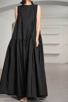 【5月末-6月中旬デリバリー予定】Nadia Blackの画像