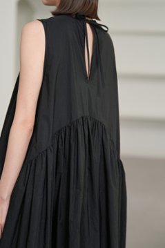 【5月末-6月中旬デリバリー予定】Nadia Black画像