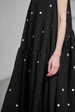 【5月末-6月中旬デリバリー予定】Nadia Dot Black/White画像