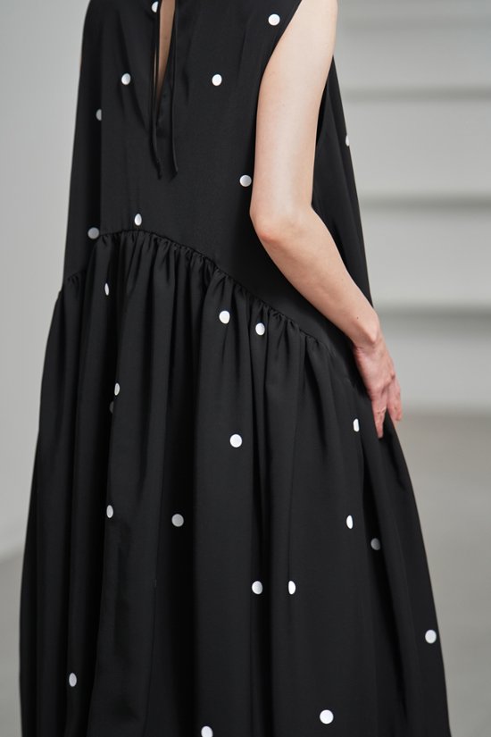 【5月末-6月中旬デリバリー予定】Nadia Dot Black/White画像