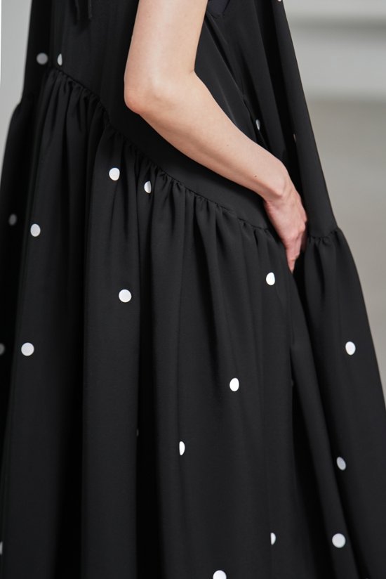 【5月末-6月中旬デリバリー予定】Nadia Dot Black/White画像