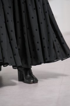 【9月中旬-9月末デリバリー予定】Michelle Mink Dot (全2色)画像