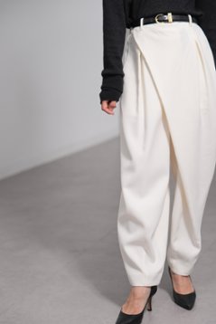 【9月中旬-9月末デリバリー予定】Louis (全2色)画像