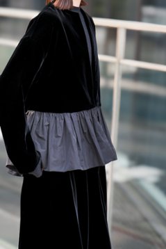 【9月末-10月上旬デリバリー予定】Lydia Velvet (全2色)画像