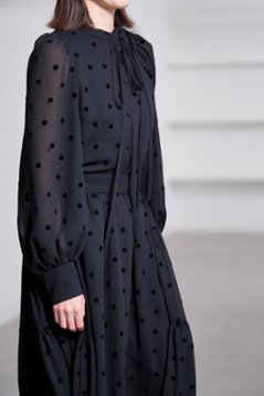 【9月中旬-9月末デリバリー予定】Rosie Mink Dot (全2色)画像
