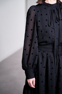 【9月中旬-9月末デリバリー予定】Rosie Mink Dot (全2色)画像