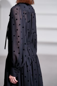 【9月中旬-9月末デリバリー予定】Rosie Mink Dot (全2色)画像