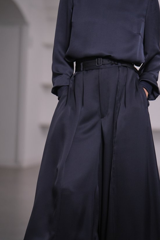 Fred Satin Navy画像