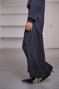 Fred Satin Navy画像