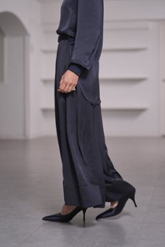 Fred Satin Navy画像
