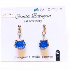 揺れる猫ピアス*ロイヤルブルーディライトの画像