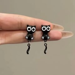黒猫ピアスの画像