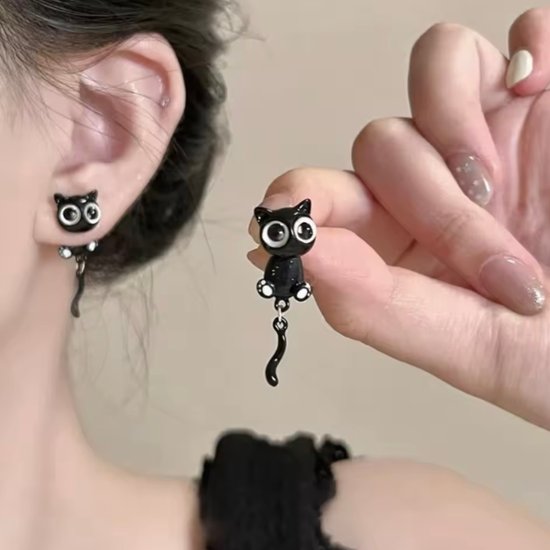 黒猫ピアス画像