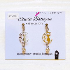 月と猫ピアス*シルバーの画像