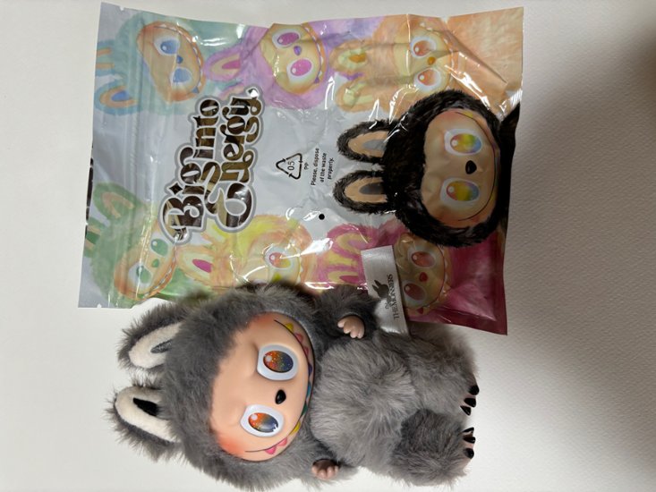 POP MART LABUBU Big into Energy ZIMOMO ラブブ シックレット グレー ぬいぐるみ キーホルダー付き画像