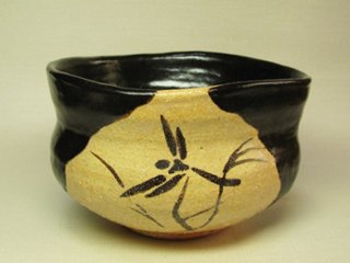 黒織部茶碗（蜻蛉）　桐箱付きの画像