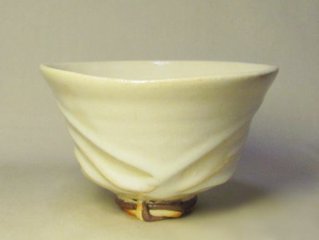 白釉結び高台茶碗（小）　桐箱付きの画像