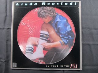 中古LP LINDA RONSTADT『LIVING IN THE USA』／リンダ・ロンシュタット　『リビング・イン・ザ・USA』の画像