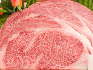 米沢牛 特上ロース ( リブロース ) 焼肉用 / 甘みを感じられる霜降りの最高級牛肉ですの画像