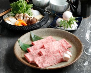米沢牛 特上ロース ( リブロース ) すき焼き用 / 甘みを感じられる霜降りの最高級牛肉ですの画像