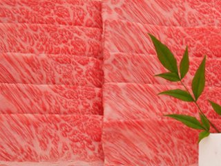 【お歳暮ギフト】 米沢牛 肩ロース [すき焼き用] 350g　〔※冷凍発送〕 / ギフト包装でお送りします。 今だけ!! グラム固定＆冷凍規格のなのでコスパ最強！画像