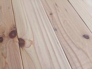 【0-5K-節穴あり】 杉足場板（新品） 5mm厚／基本仕上げ(1面磨き) [節穴あり]　厚5×幅135×長さ910mm　10枚入/セット（1.228平米）画像