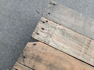 【パレット材-南洋材】 パレット(古材) 20mm厚／基本仕上げ（2面磨き）／ 厚20×幅110〜120×長さ1100mm 10枚入/セット（1.32平米）【数量限定品】画像