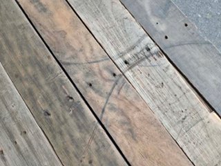【パレット材-南洋材】 パレット(古材) 20mm厚／基本仕上げ（2面磨き）／ 厚20×幅110〜120×長さ1100mm 10枚入/セット（1.32平米）【数量限定品】画像