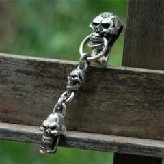 Stare Skull Clip Keychain with 1Skullの画像