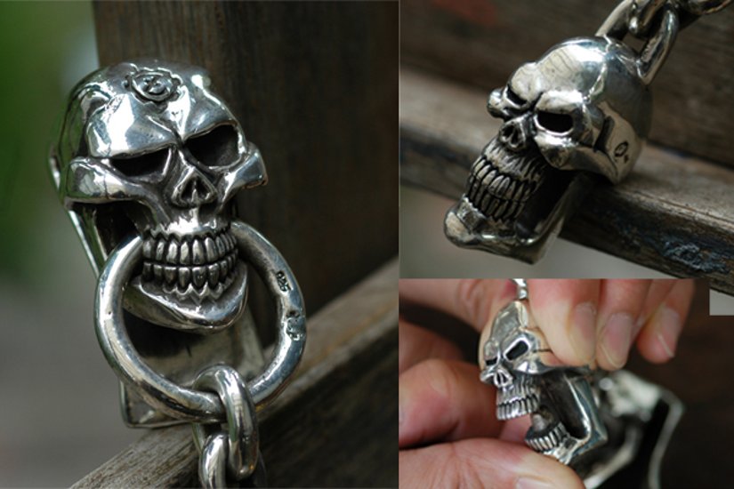 Stare Skull Clip Keychain with 1Skull画像