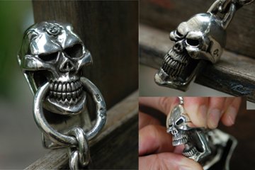 Stare Skull with Skull Clip Keychain画像