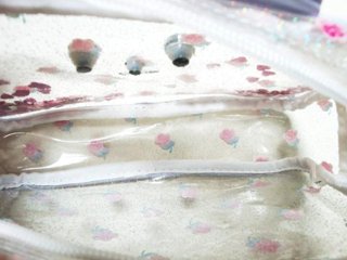 fafa「AMELIA ROSE クリアPVCスパンコール入りくまちゃんフェイスペンケース」（F）ROSE柄画像