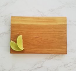 【ハンドメイド】チェリー材のサービング＆カッティングボードちょっと使いに便利。チェリー材のミニまな板 / サービングボード画像