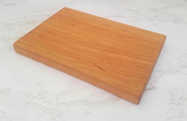【ハンドメイド】チェリー材のサービング＆カッティングボードちょっと使いに便利。チェリー材のミニまな板 / サービングボード画像