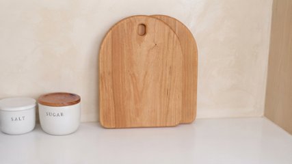 ブラックチェリーの木製カッティングボード  　シンプルなデザイン　ギフト　オイル仕上げ画像