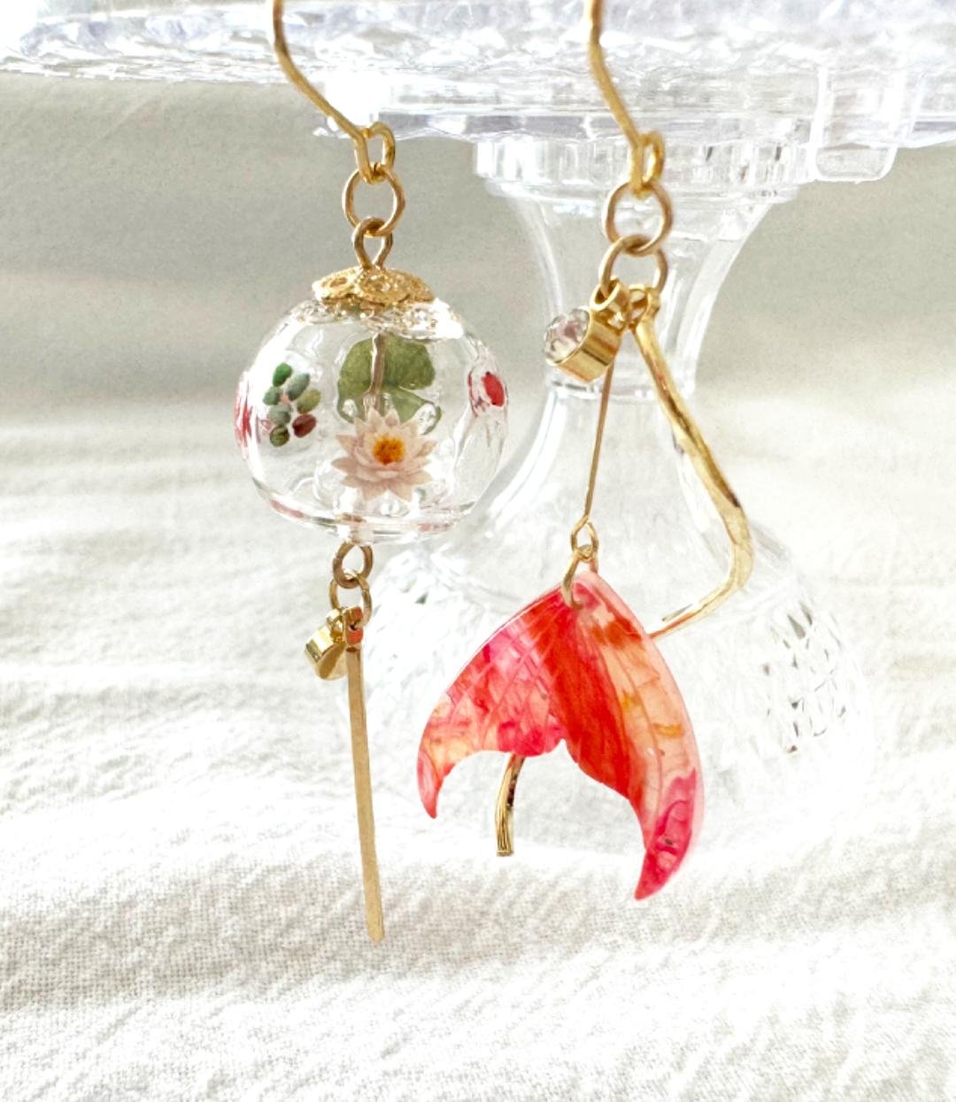 【508】金魚のピアス／イヤリング／メタルパーツ 金魚と蓮のピアス(イヤリング変更可能)gold｜創作品モール あるる