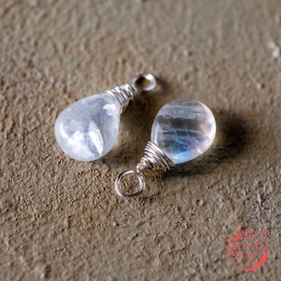 お守りピアス ペンダント トップ 天然石 レインボームーンストーン【癒し・直感力・インスピレーション】の画像