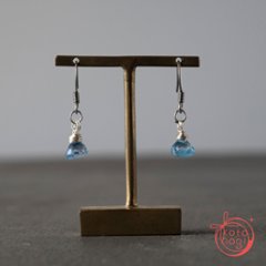 お守りピアス 天然石 スイスブルートパーズ【直感力・人間関係・前向き】の画像