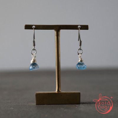 お守りピアス 天然石 スイスブルートパーズ【直感力・人間関係・前向き】の画像