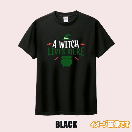 ハロウィン柄プリント半袖Ｔシャツ A-WITCH-LIVES-HERE ワンズプリント/WANS PRINT 5.6oz ヘビーウェイト ハロウィン柄/ハロウィーン柄　愛犬とリンクコーデ画像
