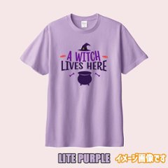 ハロウィン柄プリント半袖Ｔシャツ A-WITCH-LIVES-HERE ワンズプリント/WANS PRINT 5.6oz ヘビーウェイト ハロウィン柄/ハロウィーン柄　愛犬とリンクコーデ画像