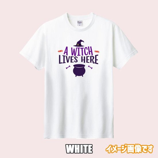 ハロウィン柄プリント半袖Ｔシャツ A-WITCH-LIVES-HERE ワンズプリント/WANS PRINT 5.6oz ヘビーウェイト ハロウィン柄/ハロウィーン柄　愛犬とリンクコーデ画像