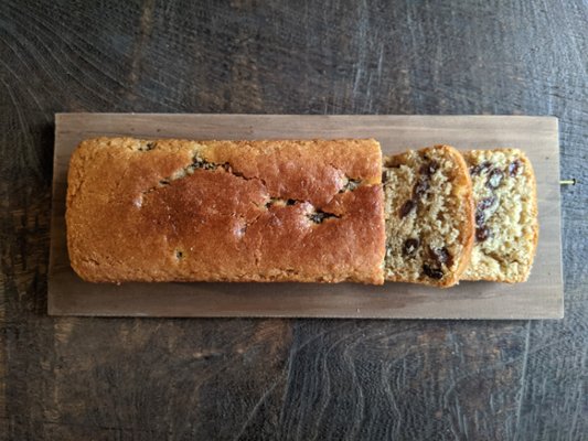 自家製ラムレーズンと全粒粉のケーキの画像