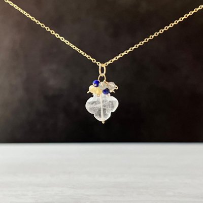 マニカラン水晶のお花形ペンダントヘッド・ネックレスチャーム_14kgfの画像