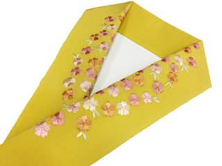 刺繍［黄］ちらし桜柄半衿の画像