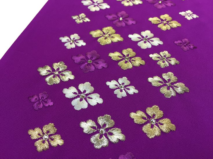 刺繍［紫・ラインストーン］花菱柄半衿画像