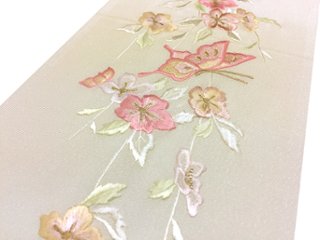 刺繍［ぼかし］花に蝶柄半衿画像