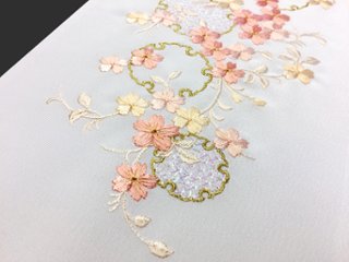 刺繍［白・パール］雪輪桜柄半衿画像